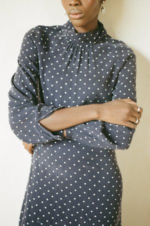 Maria Stanley JORDAN DRESS - dotted navy Maria Stanley JORDAN DRESS - dotted navy