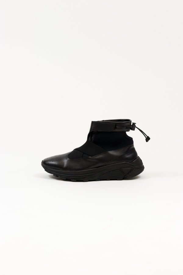 Guillermo Bravo "La Pola" High-Top, All Black. Guillermo Bravo "La Pola" High-Top, All Black.