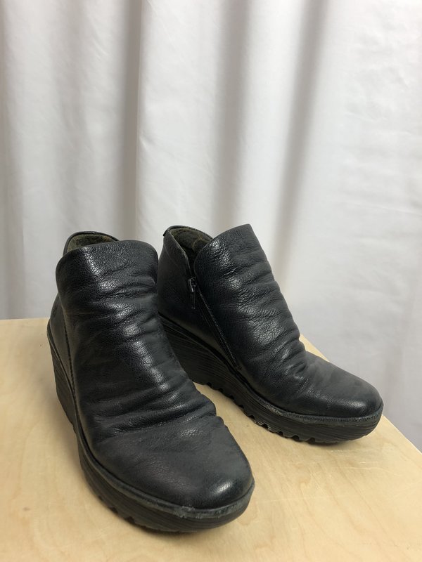 Fly London Black Ankle Booties (8/38) Fly London Black Ankle Booties (8/38)