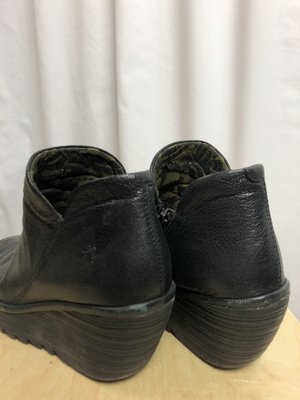 Fly London Black Ankle Booties (8/38) Fly London Black Ankle Booties (8/38)
