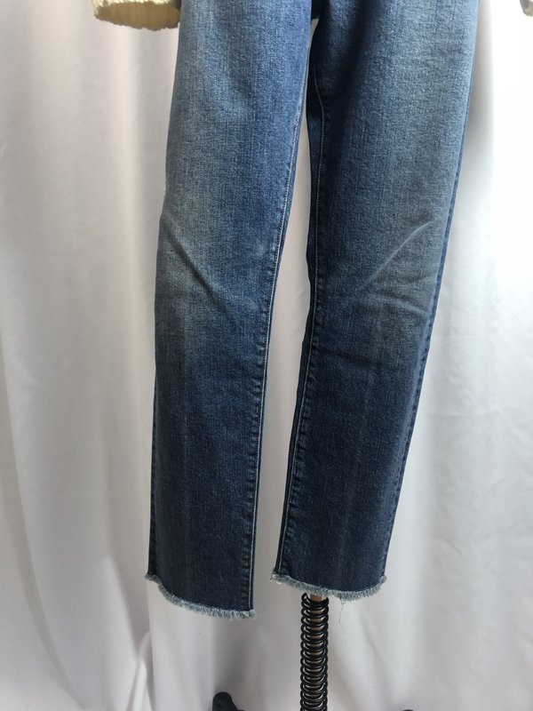 Vintage Veronica Beard "Faye" Button Fly High Rise Skinnies Denim - Dark wash Vintage Veronica Beard "Faye" Button Fly High Rise Skinnies Denim - Dark wash