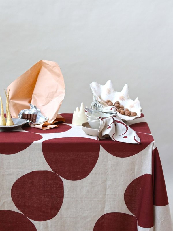 Mosey Me Pebble Tablecloth - Wine Mosey Me Pebble Tablecloth - Wine