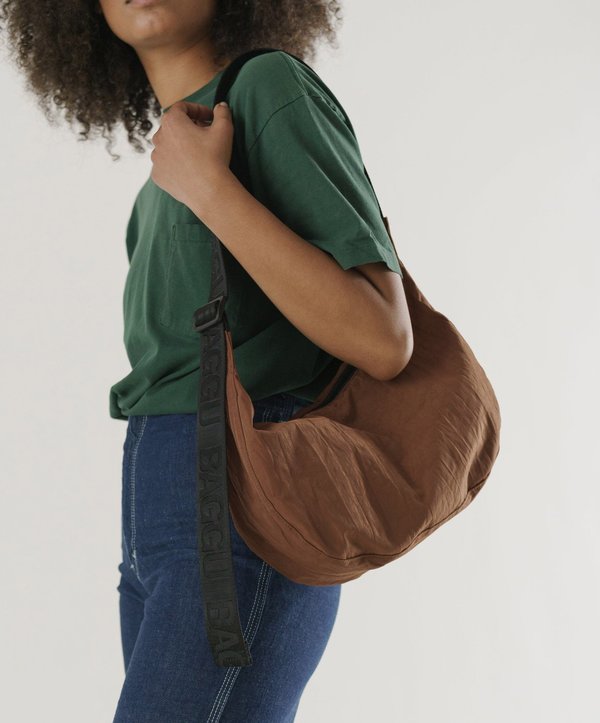 Baggu-Medium Nylon Crescent Bag // Brown Baggu-Medium Nylon Crescent Bag // Brown