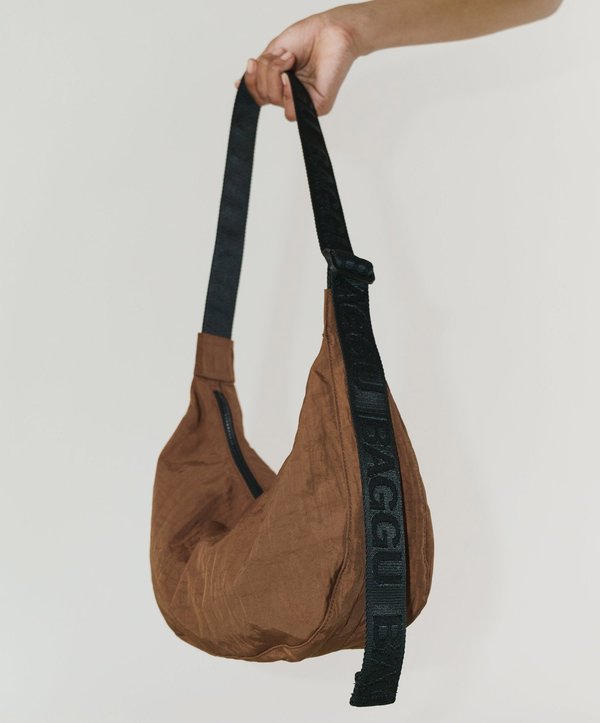 Baggu-Medium Nylon Crescent Bag // Brown Baggu-Medium Nylon Crescent Bag // Brown
