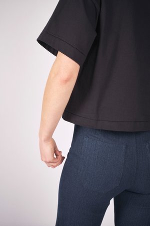 Maria Stanley THE TEE - Navy/White Maria Stanley THE TEE - Navy/White