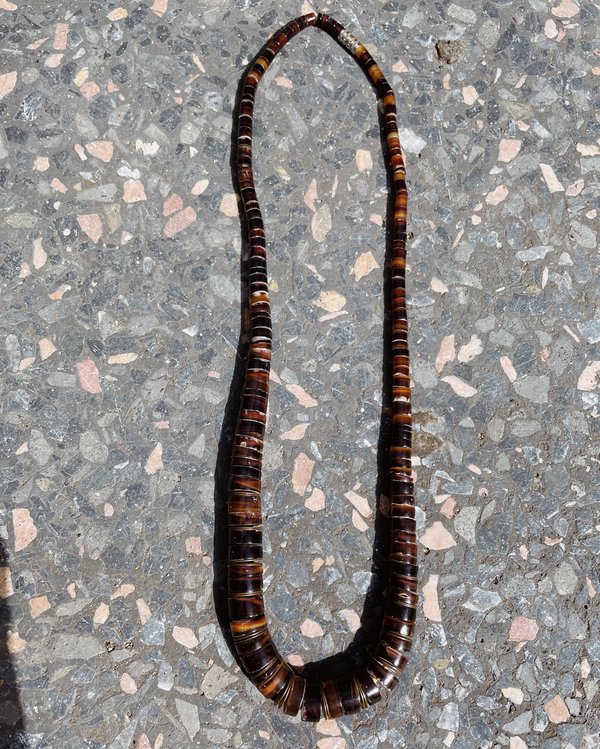 Vintage Shell Necklace - Brown Vintage Shell Necklace - Brown