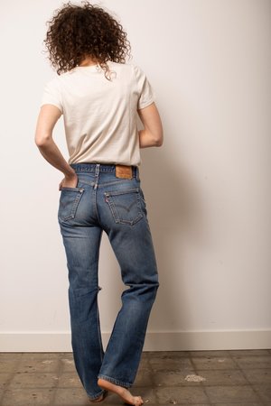 Vintage Mid-Rise Levis 501xx Vintage Mid-Rise Levis 501xx