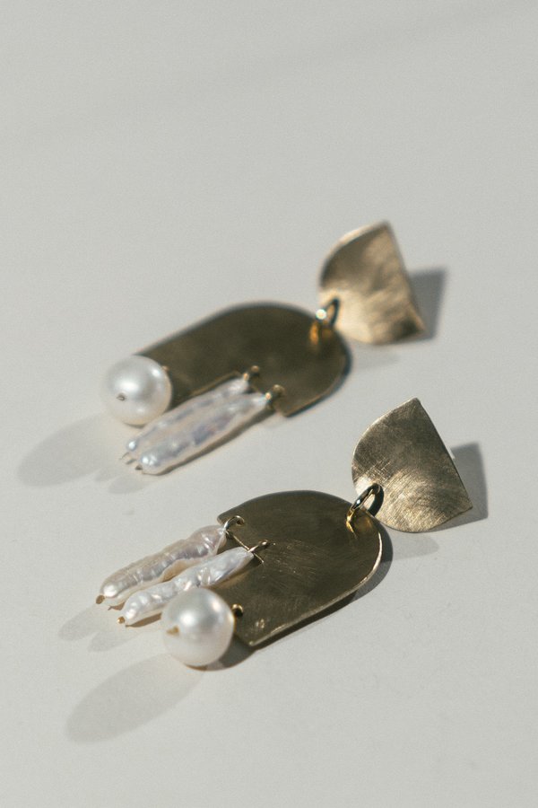 Kari Phillips Forum Earrings - Brass/Pearls Kari Phillips Forum Earrings - Brass/Pearls