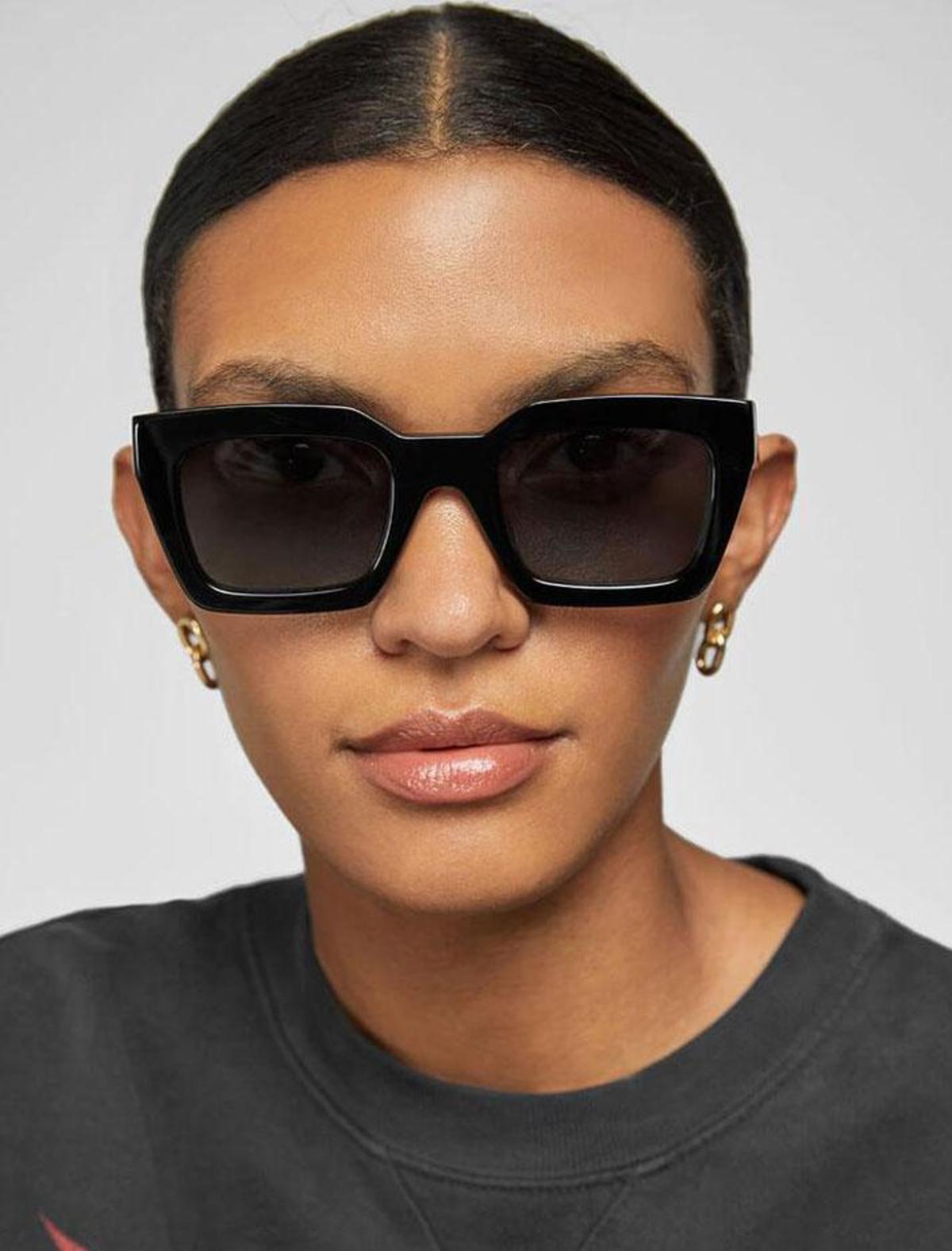 Anine Bing Black Oversized Square Sunglasses Anine Bing // Black & Gold Otis Rectangular Sunglasses – VSP  main image 2