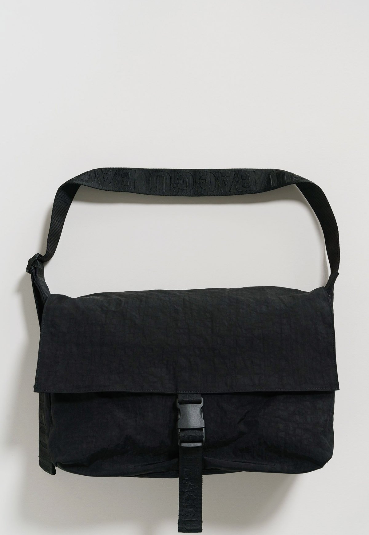 BAGGU Sport Messenger Bag Black Garmentory