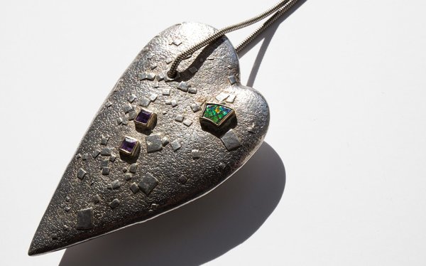 Kindred Black That Mighty Heart is Lying Still necklace - silver Kindred Black That Mighty Heart is Lying Still necklace - silver
