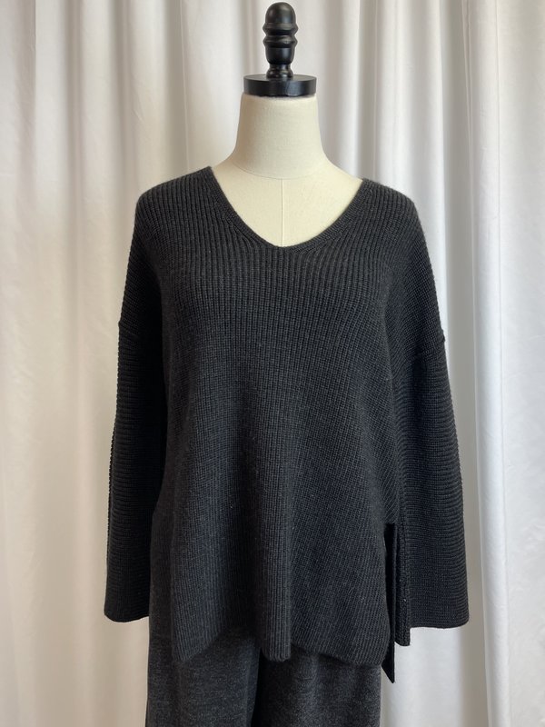 Velvet by Graham & Spencer Grey Ribbed Sweater (S/M) Velvet by Graham & Spencer Grey Ribbed Sweater (S/M)