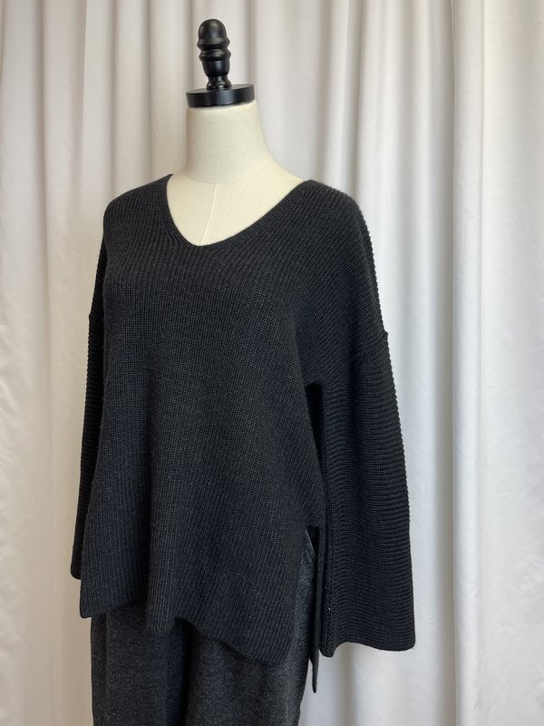 Velvet by Graham & Spencer Grey Ribbed Sweater (S/M) Velvet by Graham & Spencer Grey Ribbed Sweater (S/M)