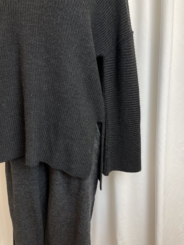 Velvet by Graham & Spencer Grey Ribbed Sweater (S/M) Velvet by Graham & Spencer Grey Ribbed Sweater (S/M)
