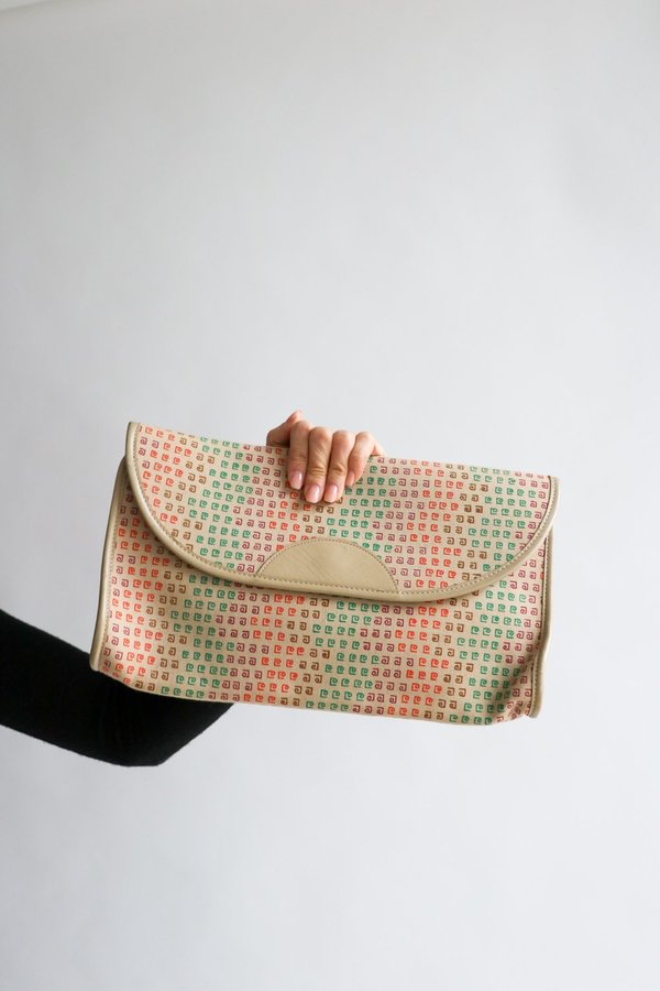 Vintage Pierre Cardin Logo Envelope Clutch - Beige Vintage Pierre Cardin Logo Envelope Clutch - Beige