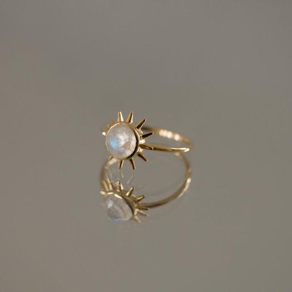 Merewif SONNY RING - Rainbow Moonstone Merewif SONNY RING - Rainbow Moonstone