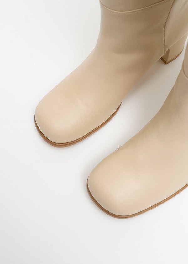 Amomento New Long Boots - Beige Amomento New Long Boots - Beige