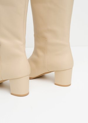 Amomento New Long Boots - Beige Amomento New Long Boots - Beige