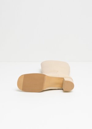 Amomento New Long Boots - Beige Amomento New Long Boots - Beige