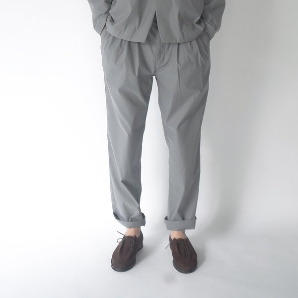 Still By Hand 4 Tuck slim tapered pants - blue grey Still By Hand 4 Tuck slim tapered pants - blue grey