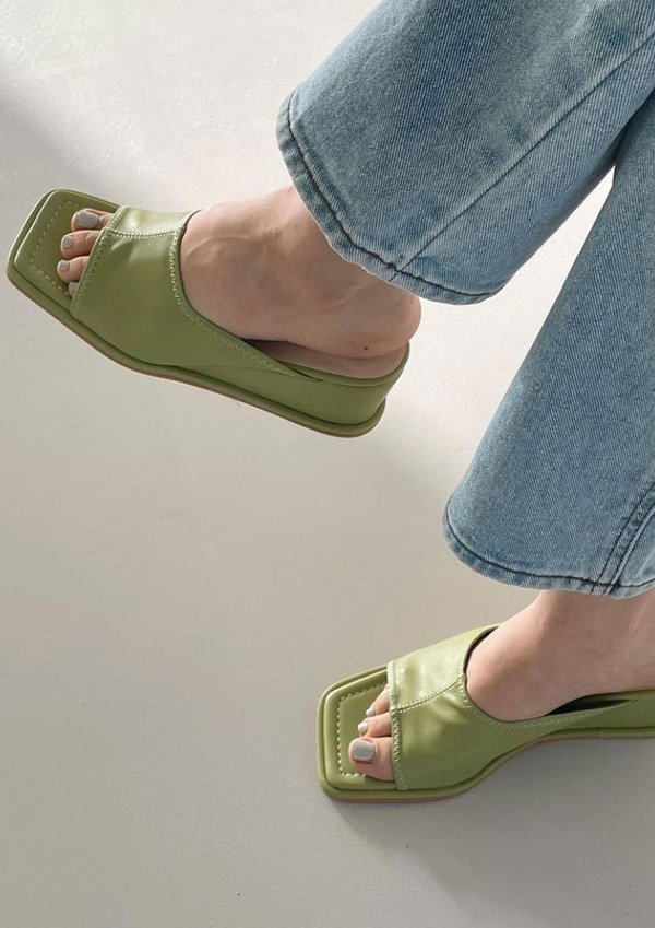 W A N T S Lisa Wedge W A N T S Lisa Wedge