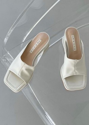 W A N T S Lisa Wedge W A N T S Lisa Wedge