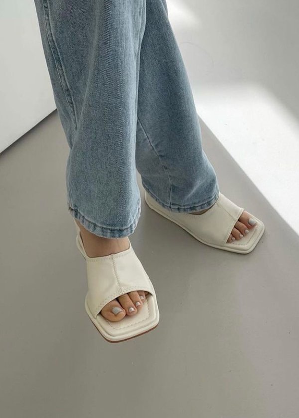 W A N T S Lisa Wedge W A N T S Lisa Wedge
