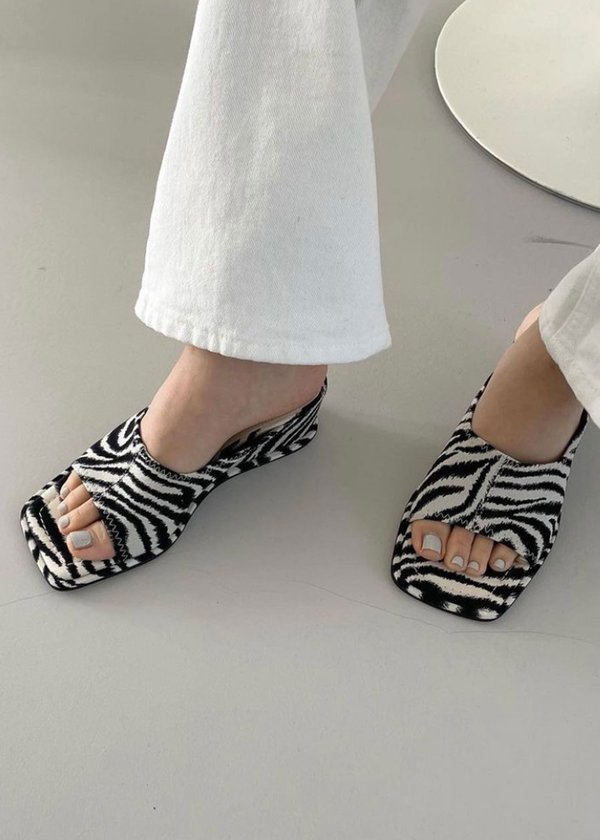 W A N T S Lisa Wedge W A N T S Lisa Wedge