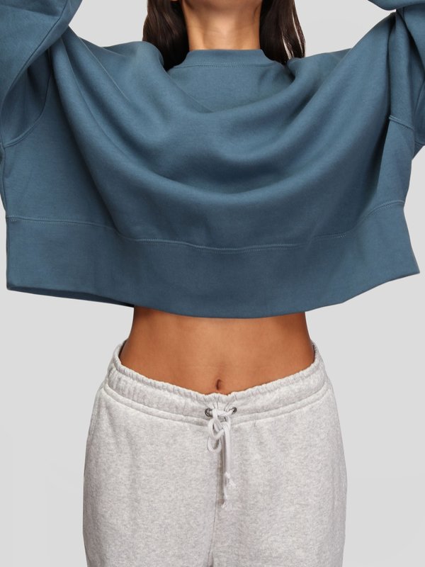 nike essential fleece cropped crew