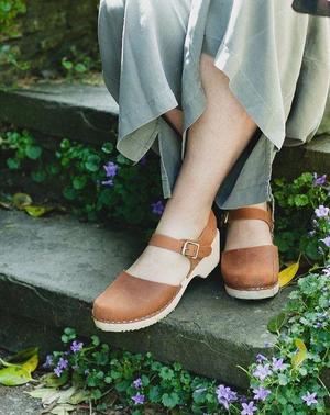 lotta low wood clogs