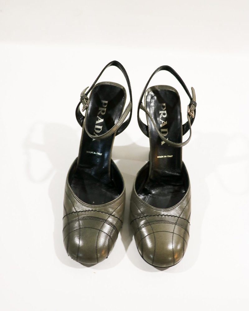 Prada Leather Pumps, Size 38.5