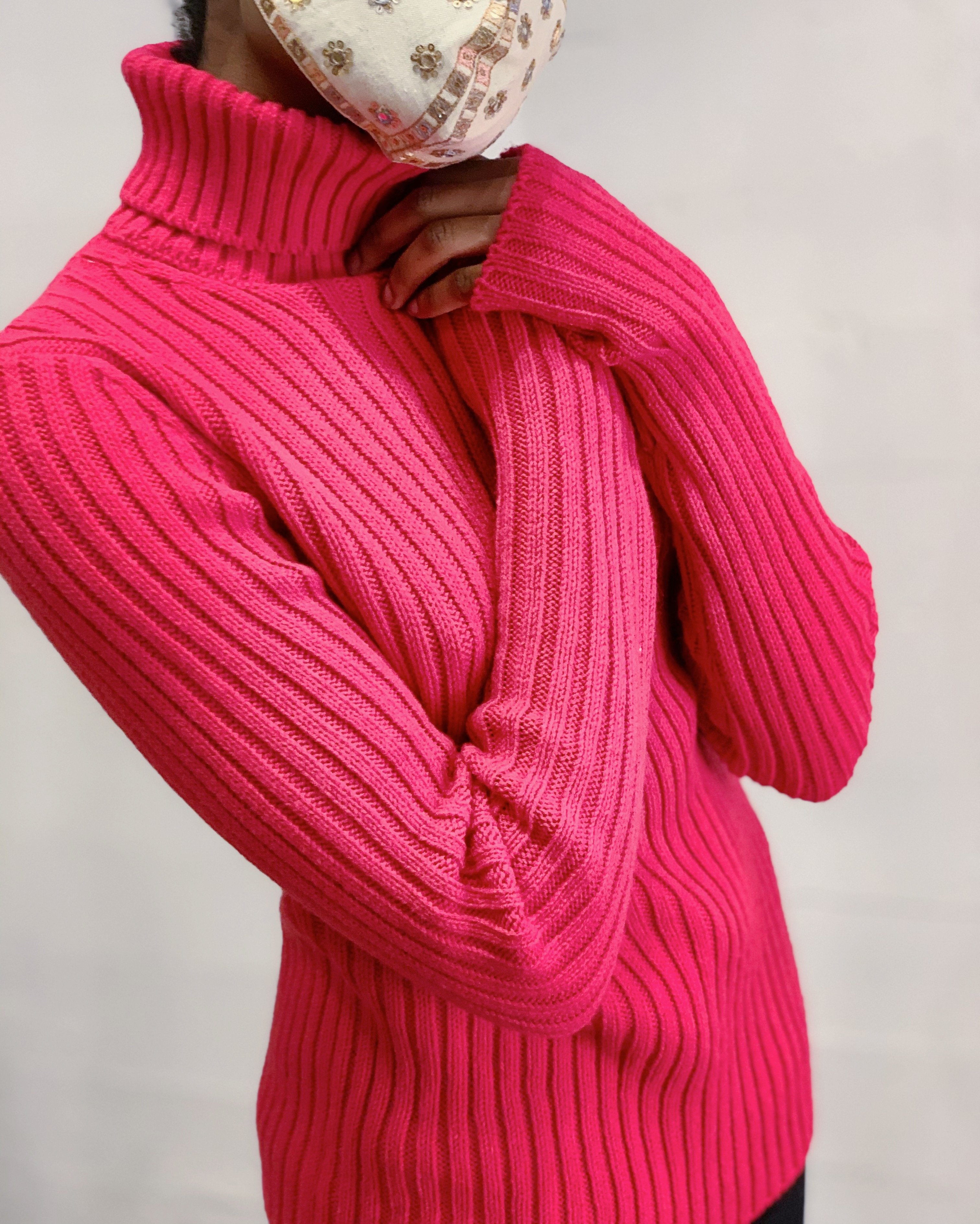 pink crew neck shirt