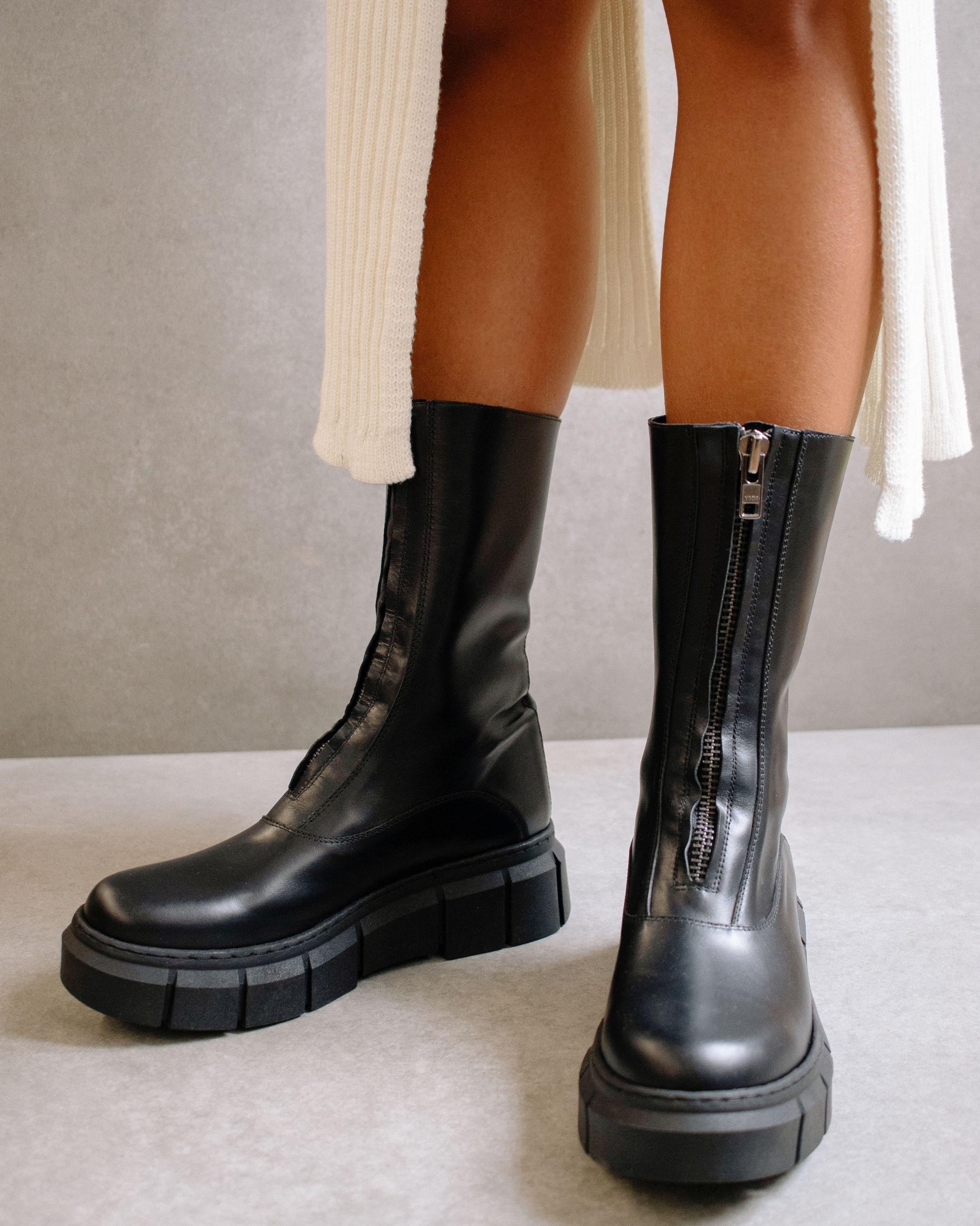 Peak-Black-Zipper-Boots-