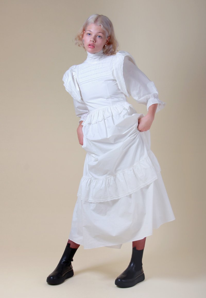 Meadows Bellflower Dress - white