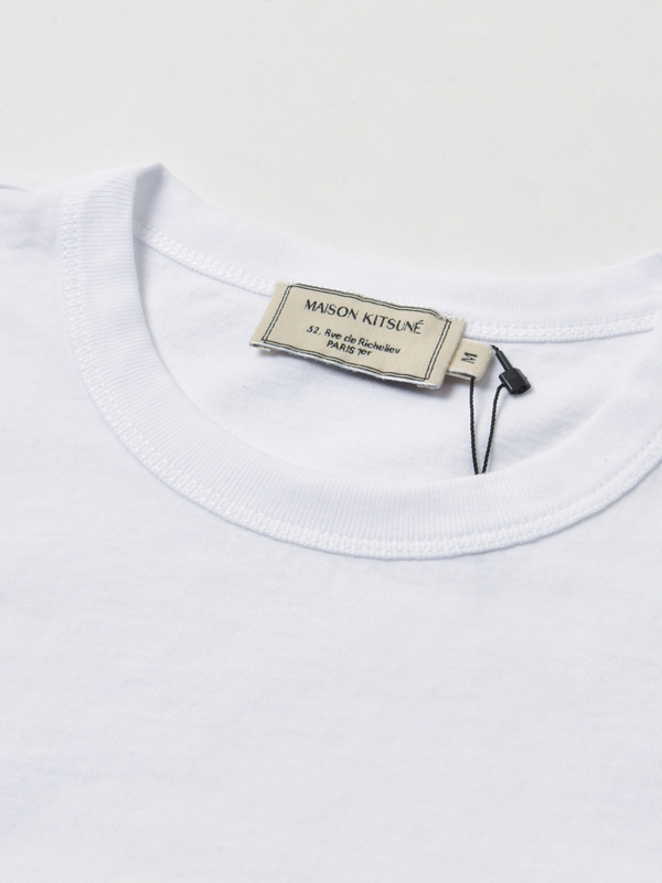 Maison Kitsuné WOMEN FOX HEAD PATCH CLASSIC TEE-SHIRT - WHITE Maison Kitsuné WOMEN FOX HEAD PATCH CLASSIC TEE-SHIRT - WHITE