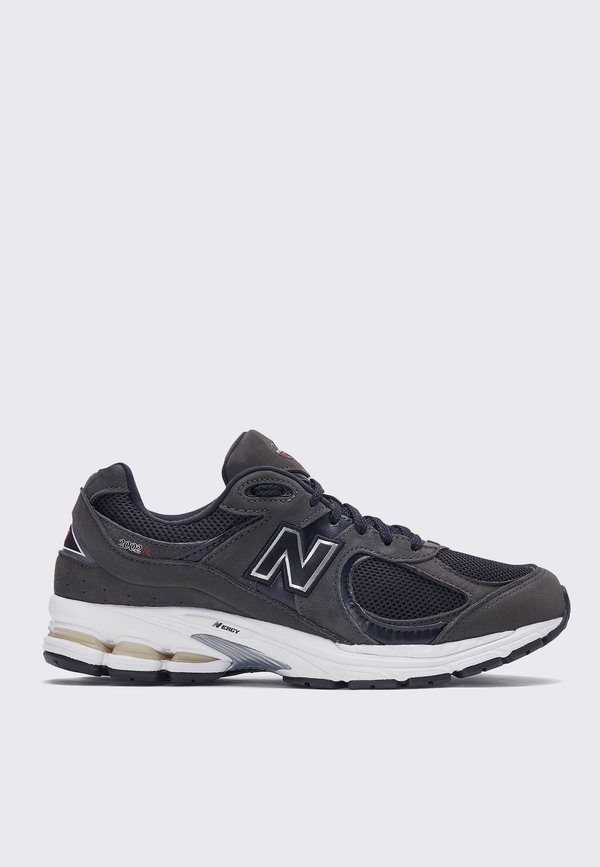 New Balance ML2002RB Sneakers - Black/White New Balance ML2002RB Sneakers - Black/White