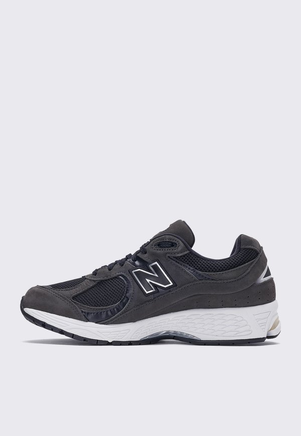 New Balance ML2002RB Sneakers - Black/White New Balance ML2002RB Sneakers - Black/White