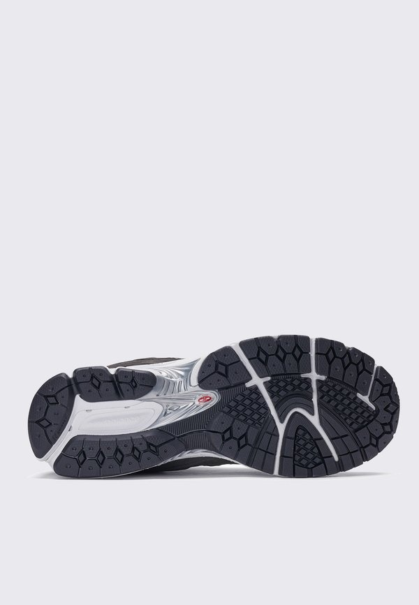 New Balance ML2002RB Sneakers - Black/White New Balance ML2002RB Sneakers - Black/White