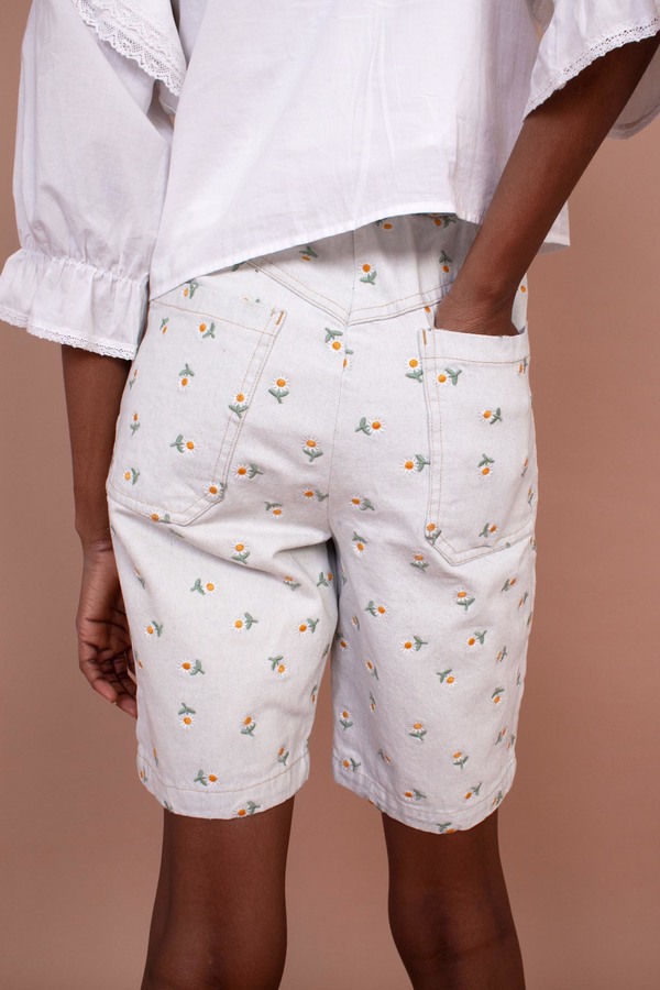 Meadows Begonia Shorts - White/Daisy Embroidery Meadows Begonia Shorts - White/Daisy Embroidery