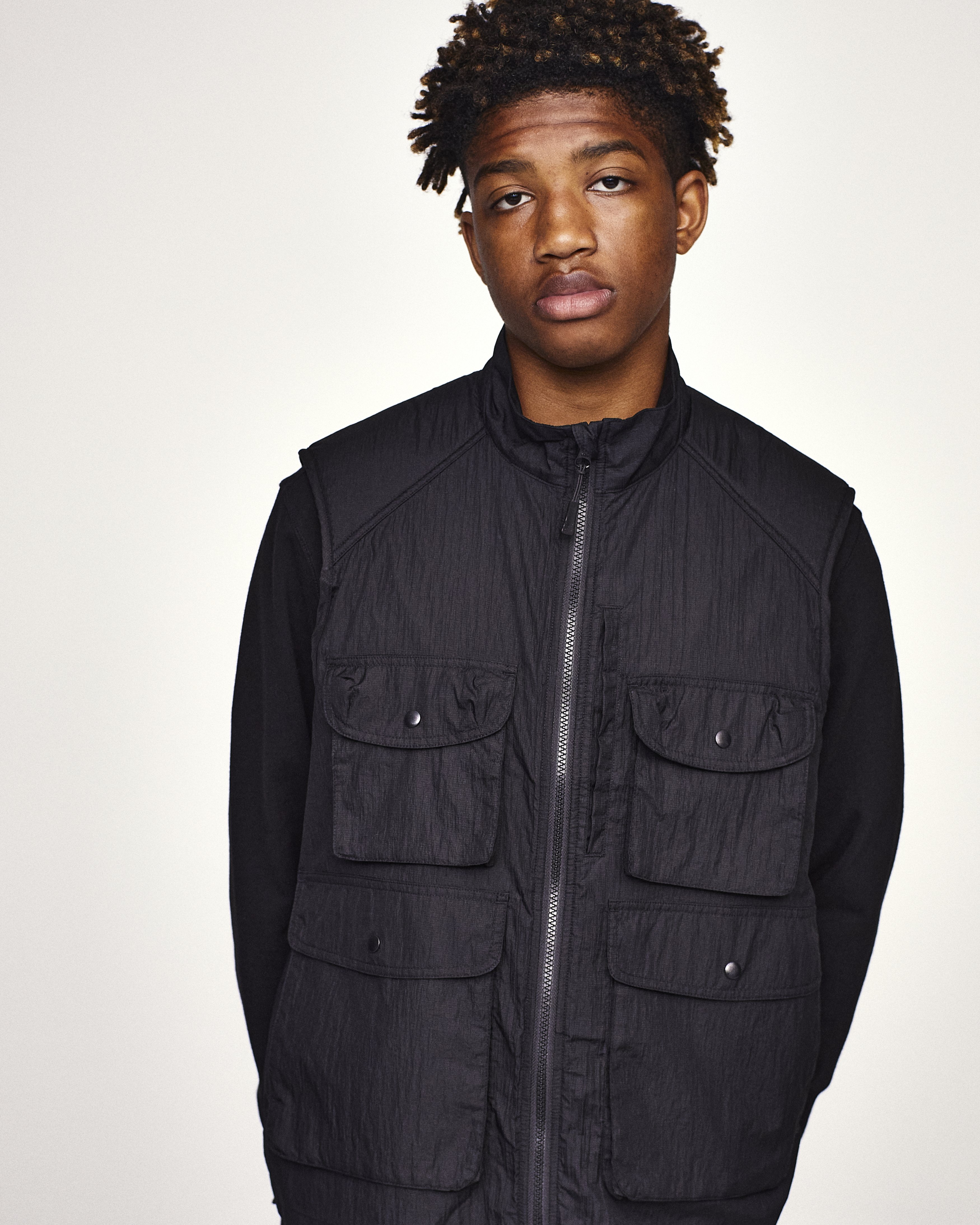 POP TRADING COMPANY / REVERSIBLE SAFARI VEST/ジャケット/L/ナイロン/BLK/POPSS25_03-003 Pop Trading Company Safari Vest - Black | Garmentory