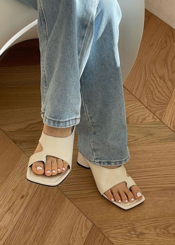 W A N T S Gina Mule W A N T S Gina Mule