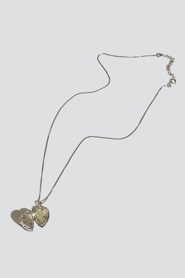 Vintage Mother of Pearl Inlay Heart Locket Necklace - Sterling Silver Vintage Mother of Pearl Inlay Heart Locket Necklace - Sterling Silver