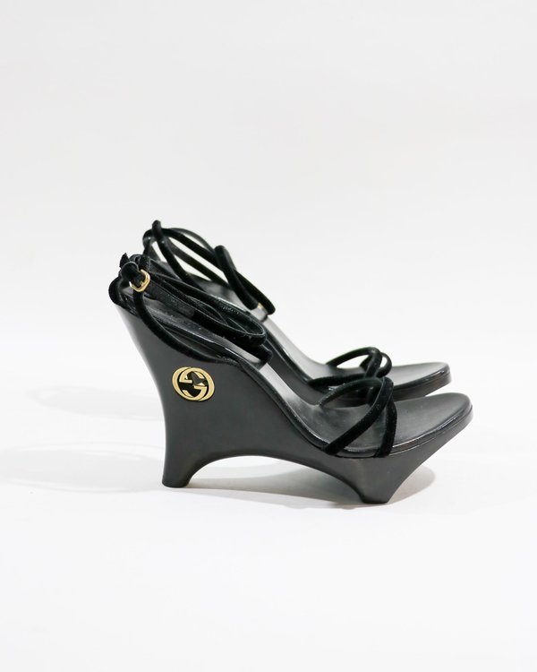 サンダル・ミュール Gucci Black Leather Wedges Gucci Black Micro Guccissima Patent Leather Penelope