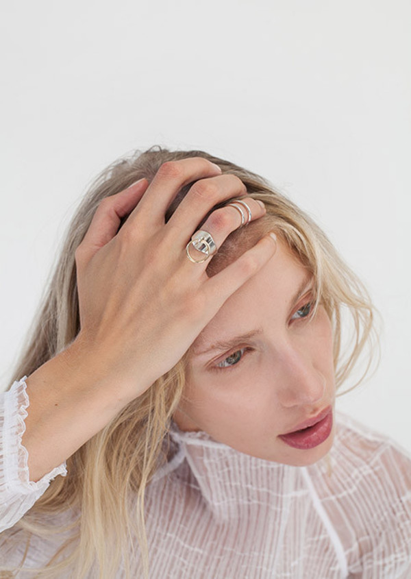 MONDO MONDO SUPER ODALISQUE RING