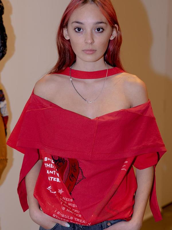 Bless Scarfer T-Shirt - Red | Garmentory