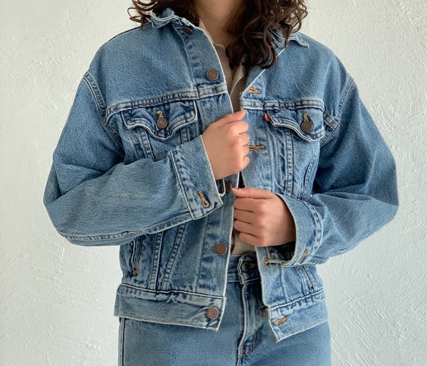 Vintage Medium Light Wash Levi's Jacket - blue Vintage Medium Light Wash Levi's Jacket - blue