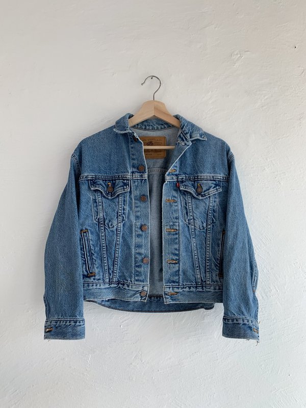 Vintage Medium Light Wash Levi's Jacket - blue Vintage Medium Light Wash Levi's Jacket - blue