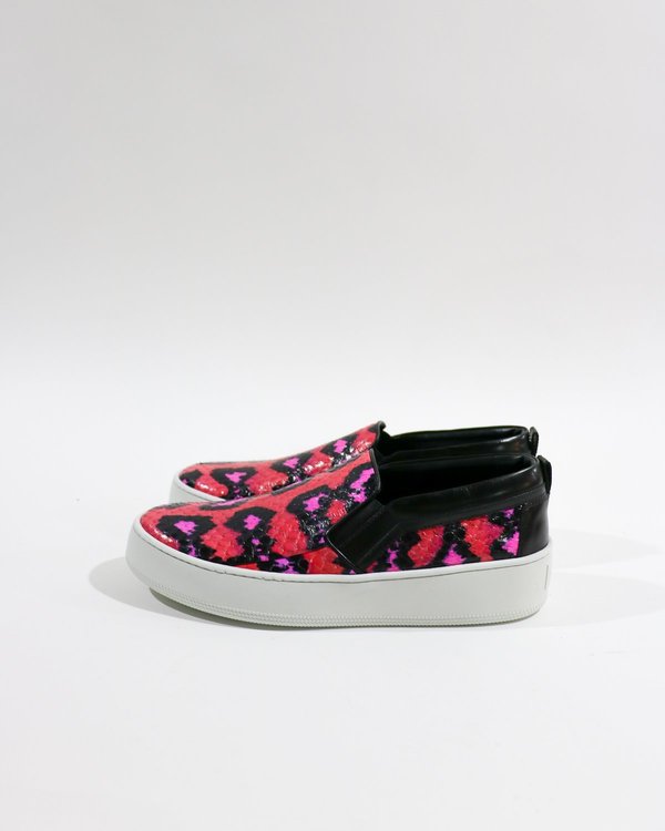 pre-loved Sergio Rossi Snakeskin Slip-On Sneakers - Pink pre-loved Sergio Rossi Snakeskin Slip-On Sneakers - Pink