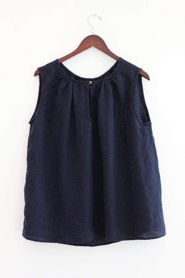 PIP-SQUEAK CHAPEAU Sleeveless Poet Top PIP-SQUEAK CHAPEAU Sleeveless Poet Top