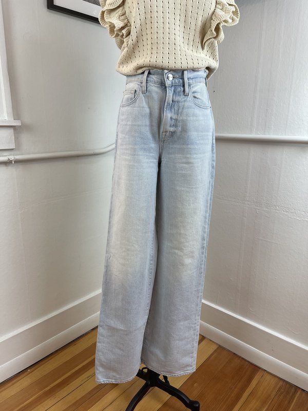 Frame Denim "Le California Jean" Light Wash Denim (26) Frame Denim "Le California Jean" Light Wash Denim (26)